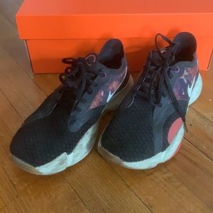 Nike Sneakers Size 4